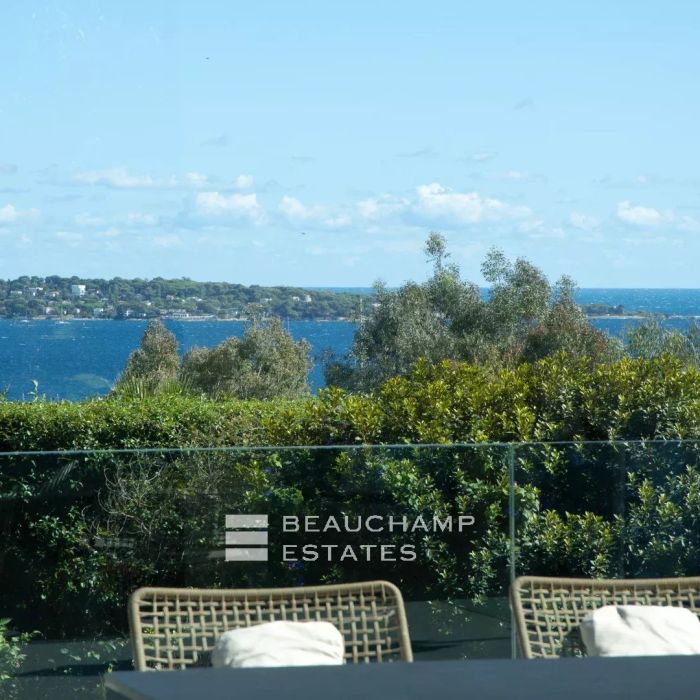 Golfe-Juan – villa contemporaine avec vue mer panoramique