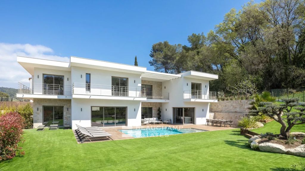 New contemporary property with unobstructed views