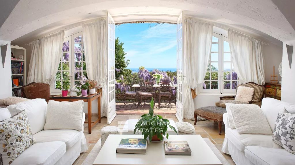 Provençal country house with panoramic sea view