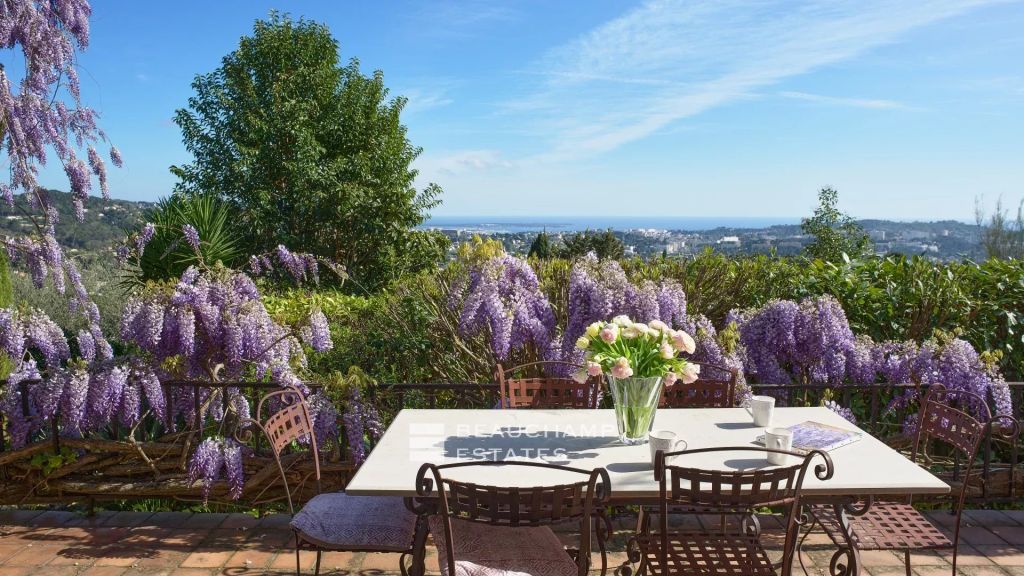 Provençal country house with panoramic sea view