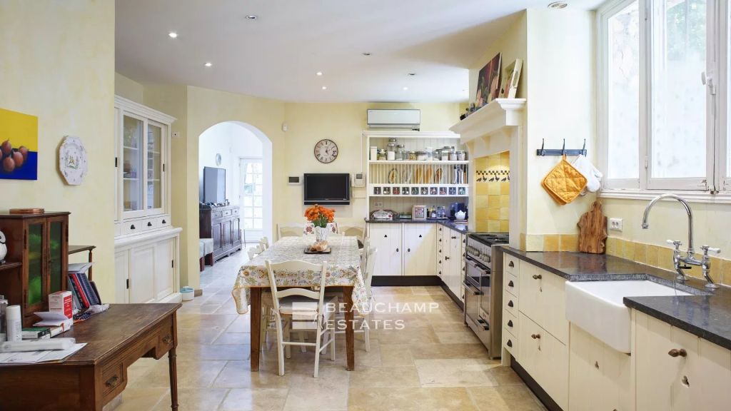 Provençal country house with panoramic sea view