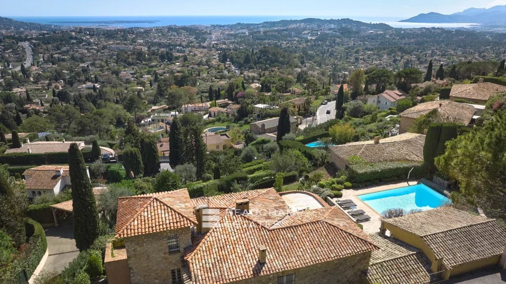 Provençal country house with panoramic sea view