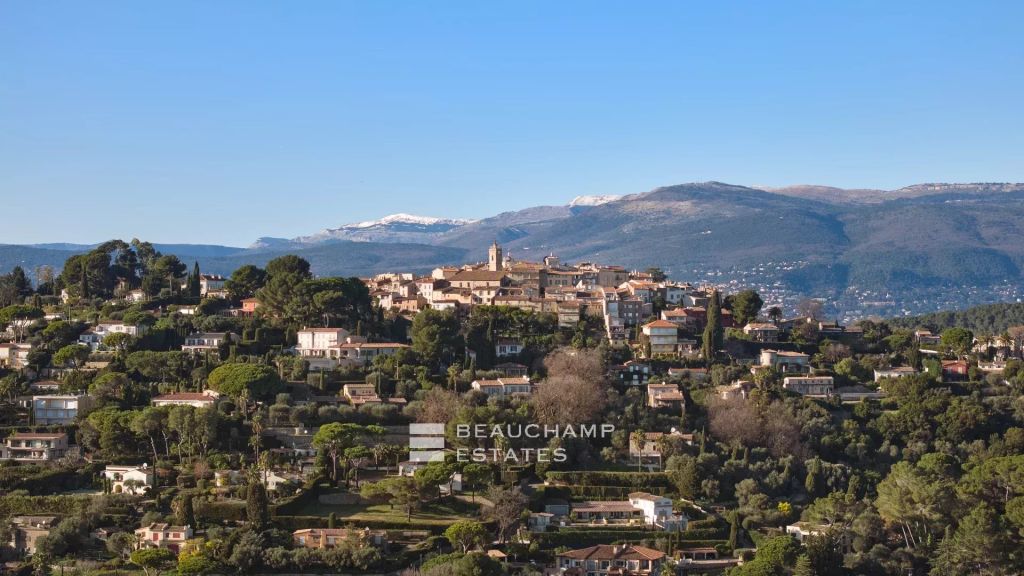 Provençal villa with panoramic views of the Esterel hills and the sea