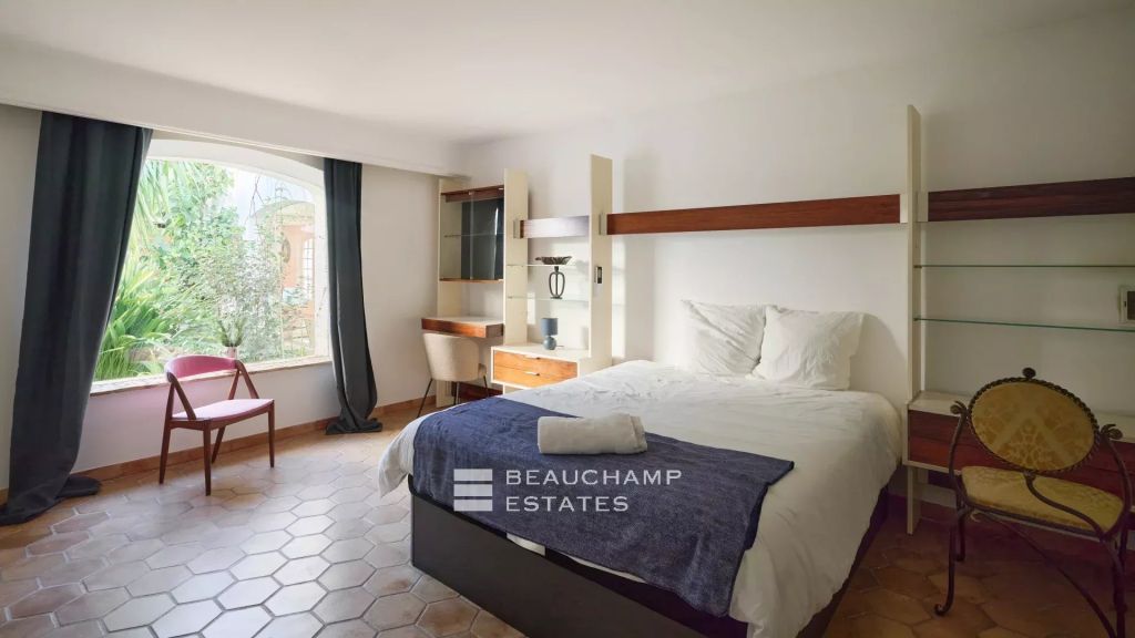 Provençal villa with panoramic views of the Esterel hills and the sea