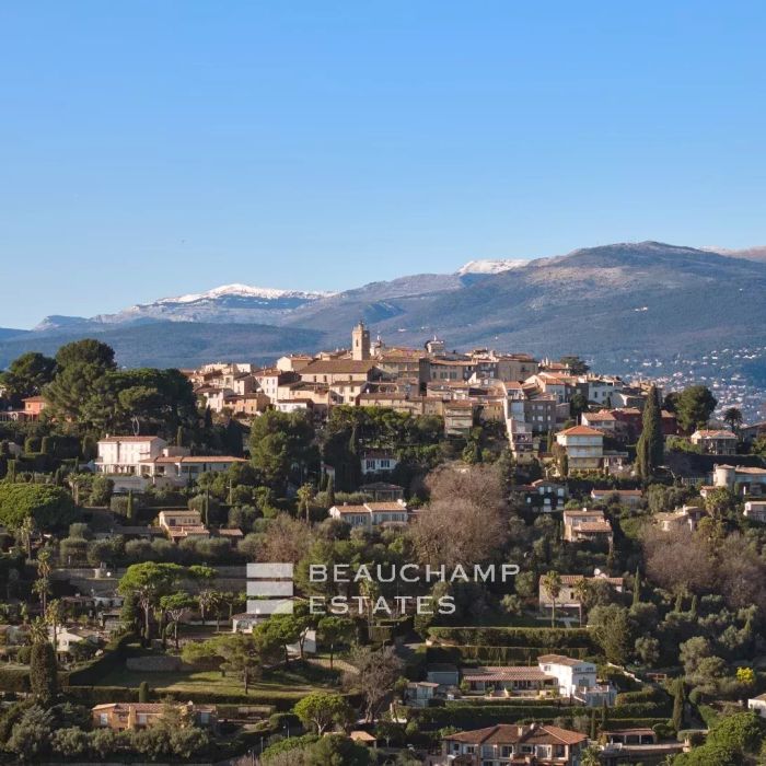 Villa provençale avec vue panoramique sur les collines de l’Esterel et la mer