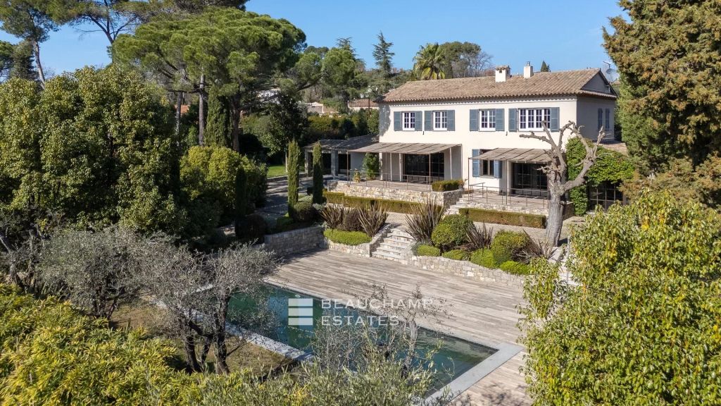 Provençal villa with swimming pool