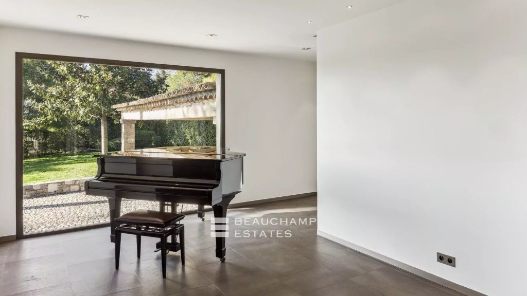 Provençal villa with swimming pool