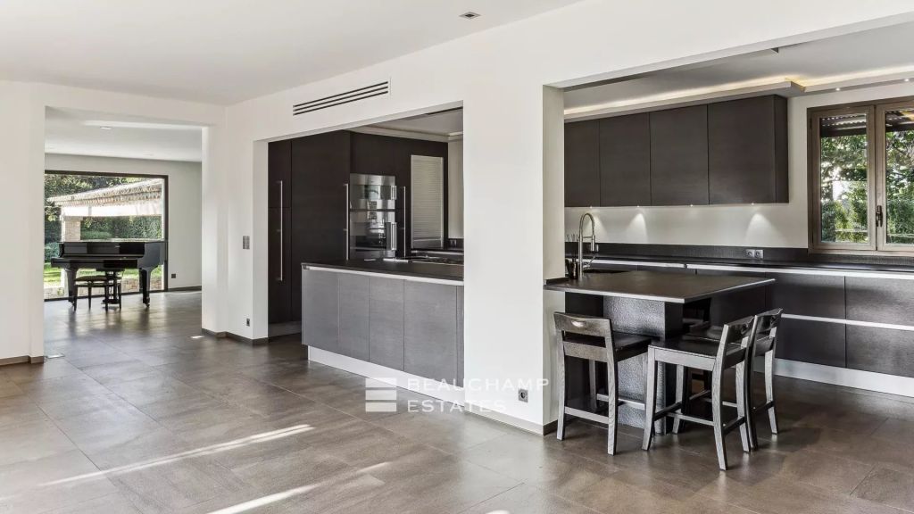 Provençal villa with swimming pool