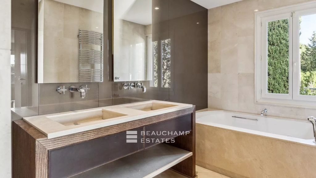 Provençal villa with swimming pool