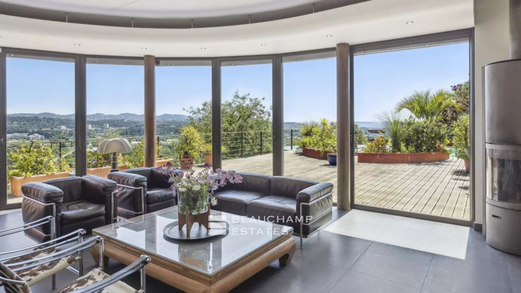 Rare 5-bedroom architect-designed villa with sea view, Capitou district in Mandelieu