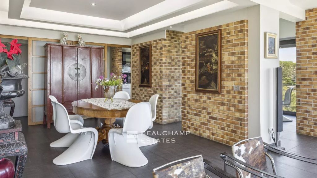 Rare 5-bedroom architect-designed villa with sea view, Capitou district in Mandelieu