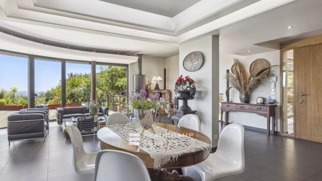 Rare 5-bedroom architect-designed villa with sea view, Capitou district in Mandelieu