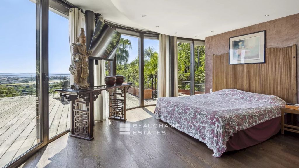 Rare 5-bedroom architect-designed villa with sea view, Capitou district in Mandelieu