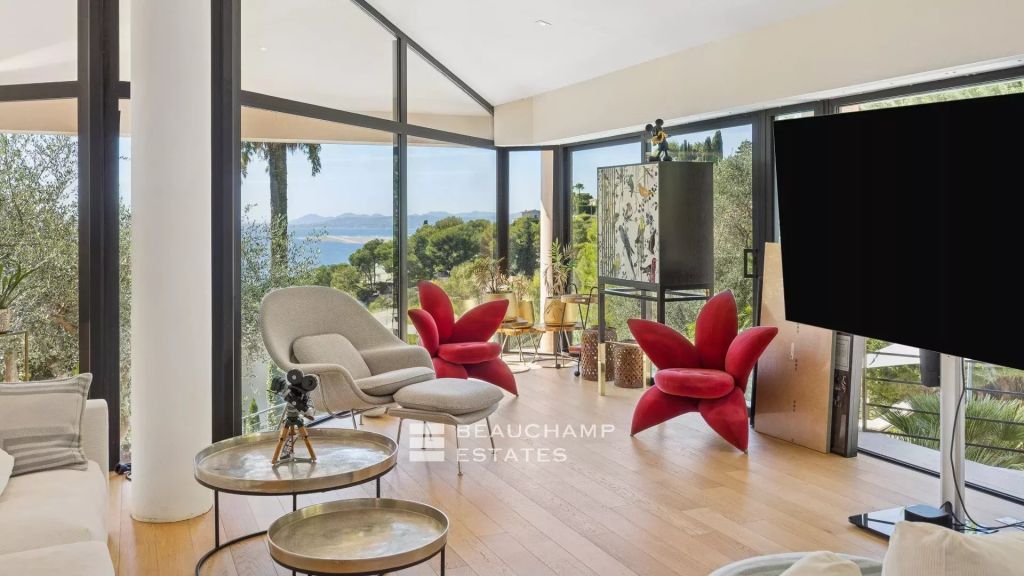 Sole Agent – Modern Villa in a private domain – Villefranche sur mer