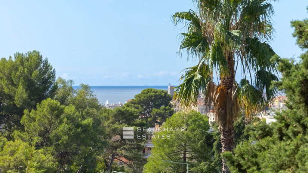 2 bedroom apartment entirely renovated with sea view – Le Cannet