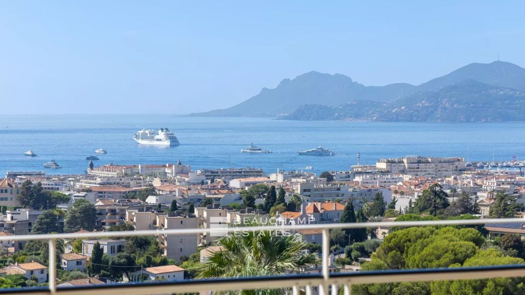 2-bedroom apartment with panoramic sea view