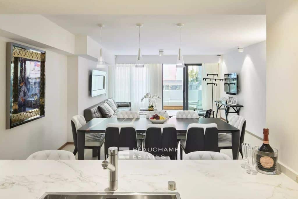 2 bedroom apartment with sea view terrace – First Croisette