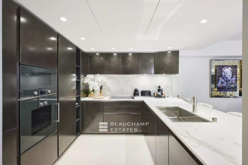 2 bedroom apartment with sea view terrace – First Croisette