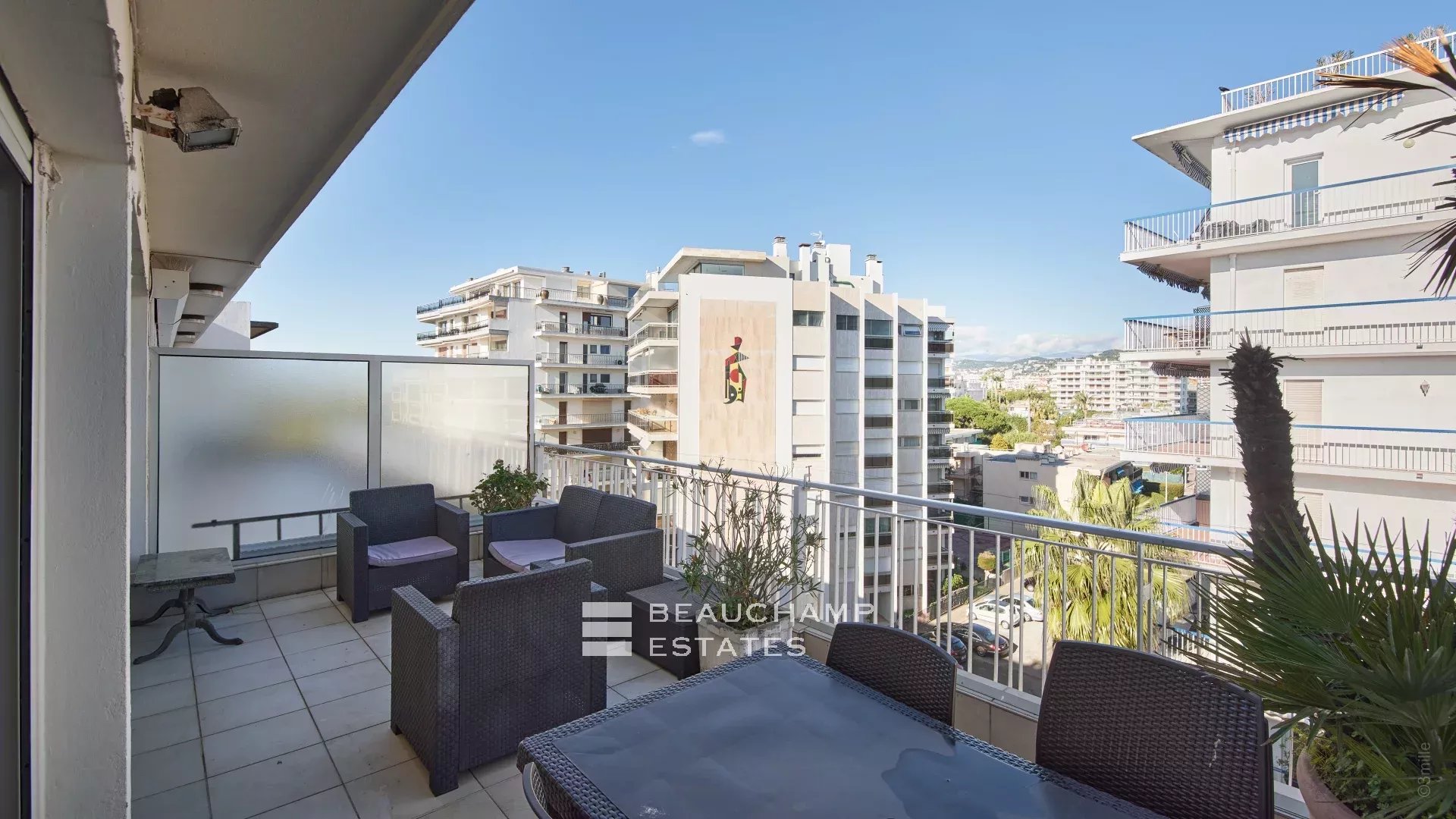 Appartement 2 chambres avec terrasse – Cannes Croisette 2 bedroom apartment with terrace – Cannes Croisette