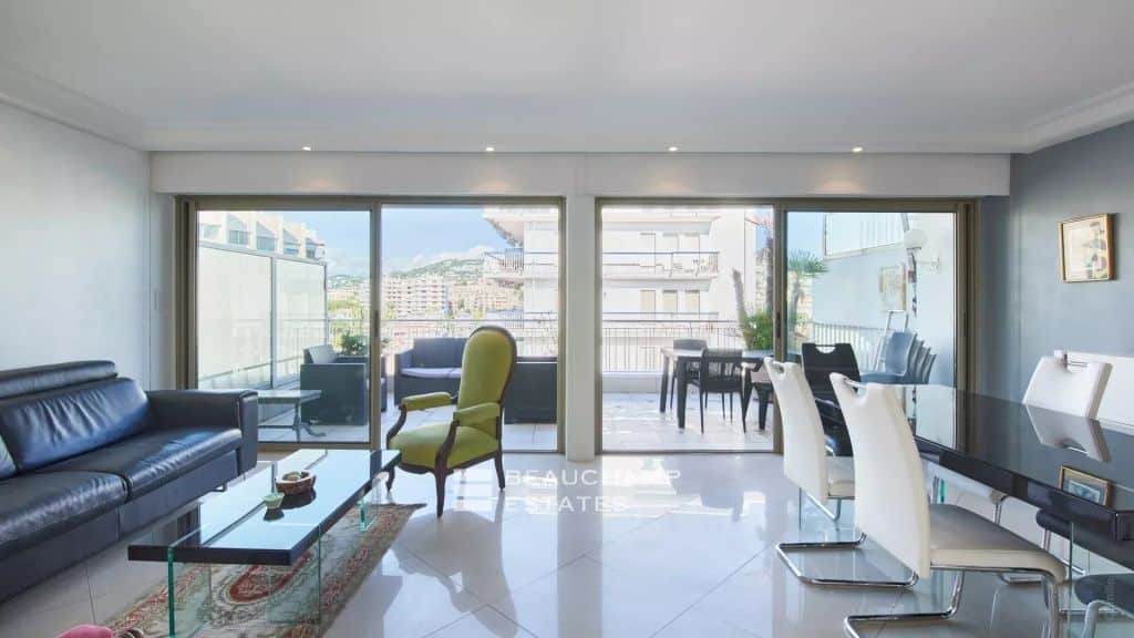 2 bedroom apartment with terrace – Cannes Croisette