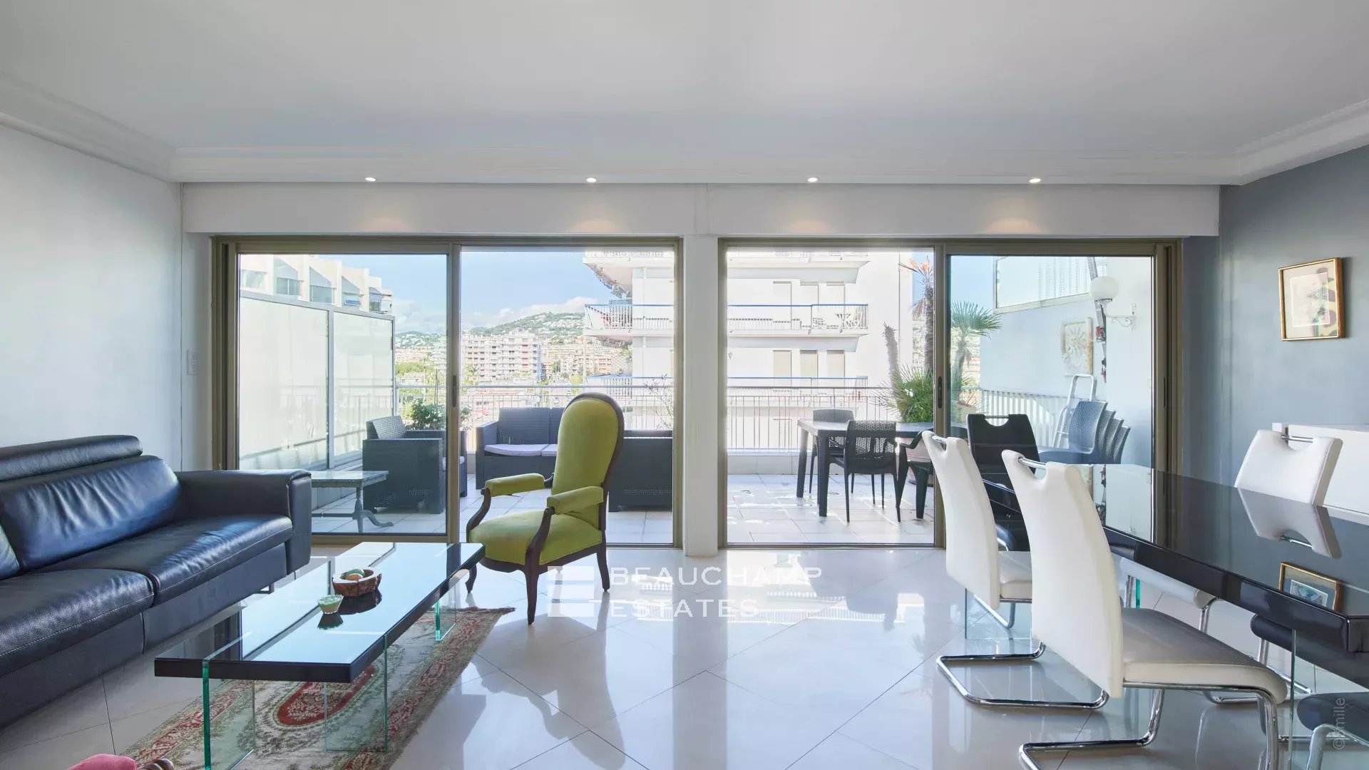 Appartement 2 chambres avec terrasse – Cannes Croisette 2 bedroom apartment with terrace – Cannes Croisette