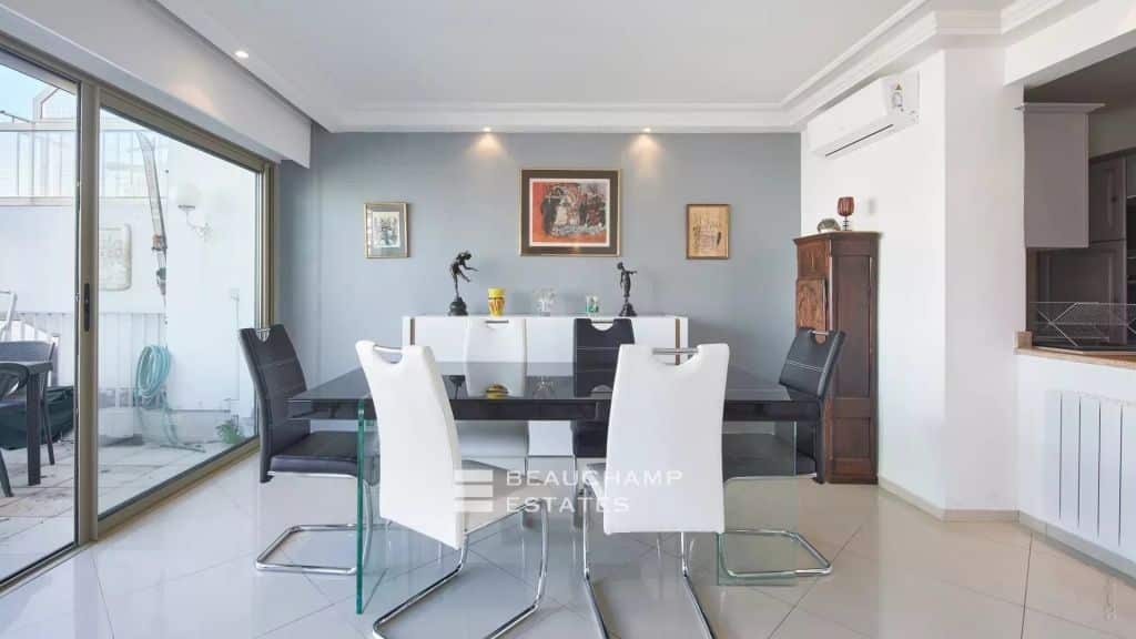 2 bedroom apartment with terrace – Cannes Croisette