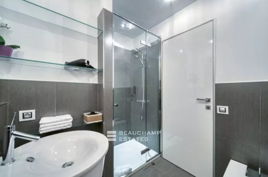 3 en suite bedrooms facing the Palais – Cannes Croisette 3 en suite bedrooms facing the Palais – Cannes Croisette