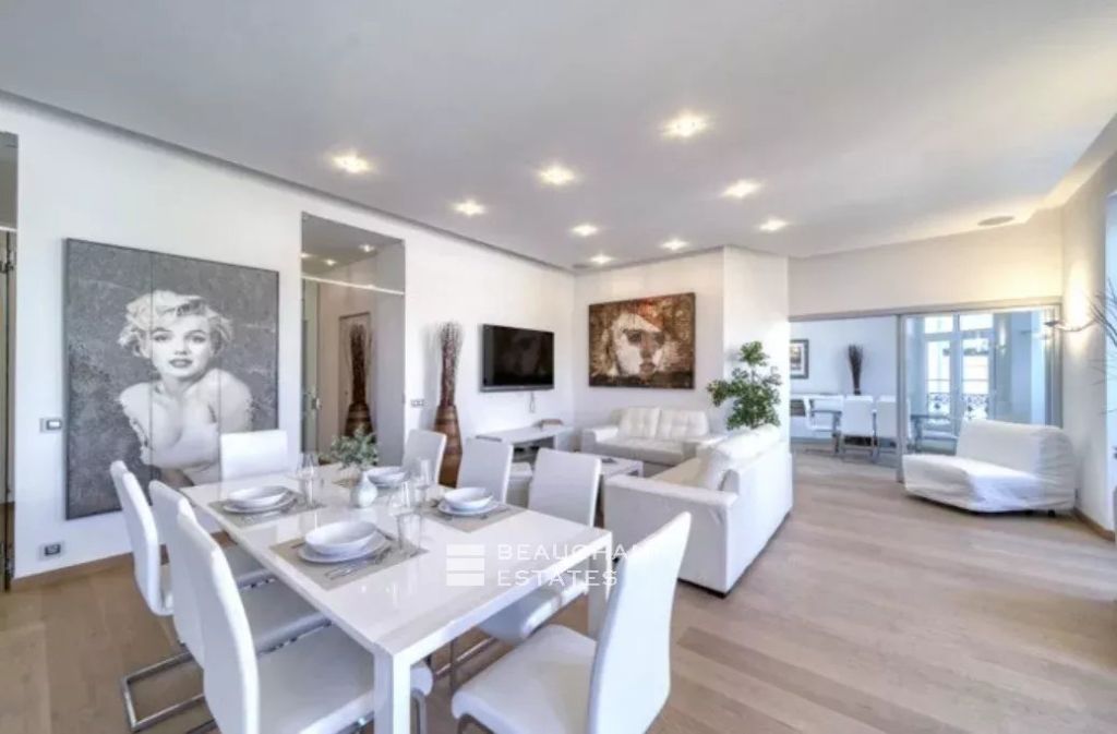 3 en suite bedrooms facing the Palais – Cannes Croisette