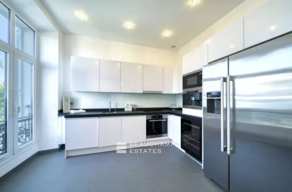 3 en suite bedrooms facing the Palais – Cannes Croisette