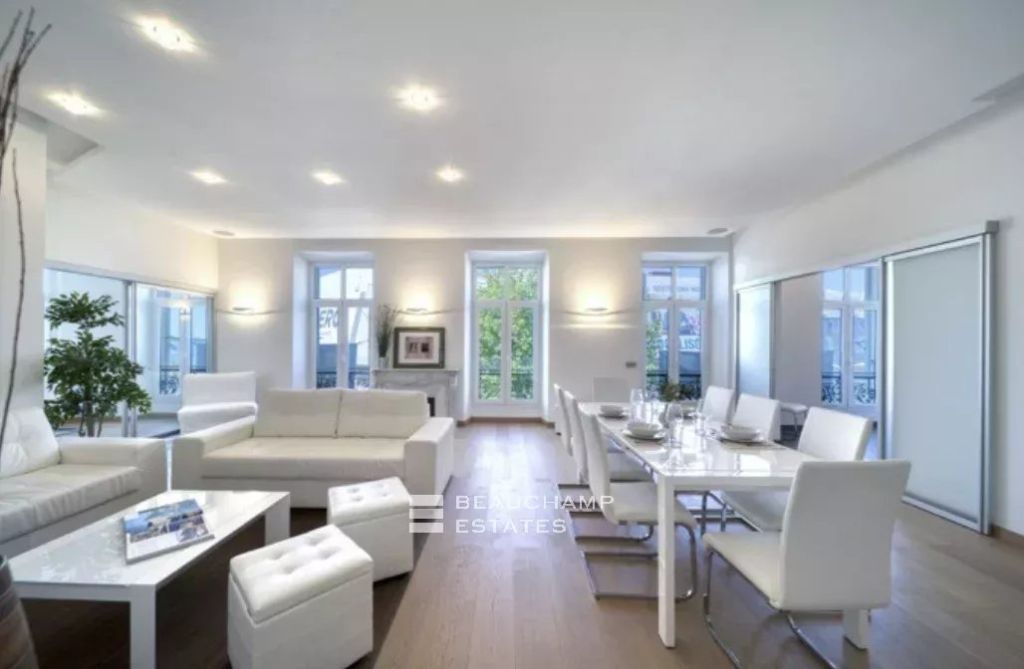 3 en suite bedrooms facing the Palais – Cannes Croisette