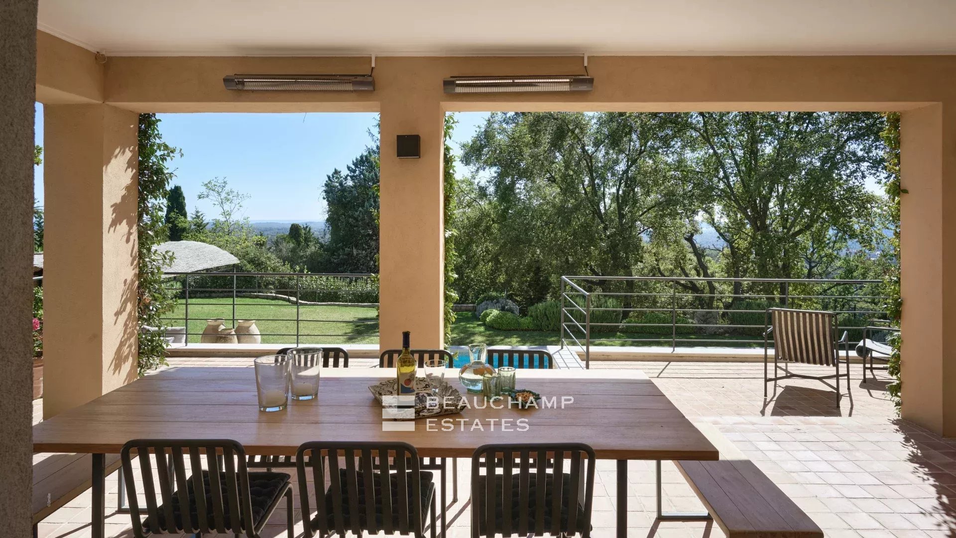 4-bedroom neo-Provençal villa in Châteauneuf-Grasse 4-bedroom neo-Provençal villa in Châteauneuf-Grasse