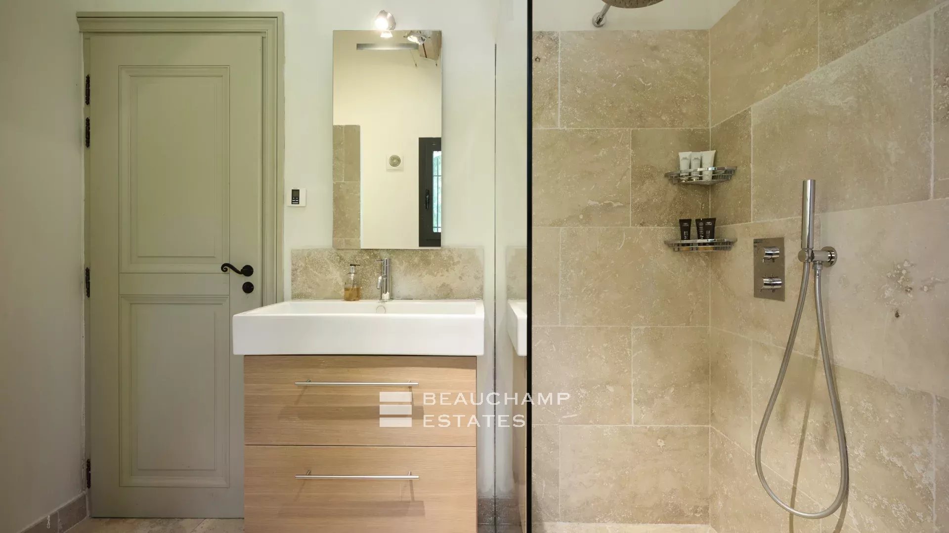 4-bedroom neo-Provençal villa in Châteauneuf-Grasse 4-bedroom neo-Provençal villa in Châteauneuf-Grasse