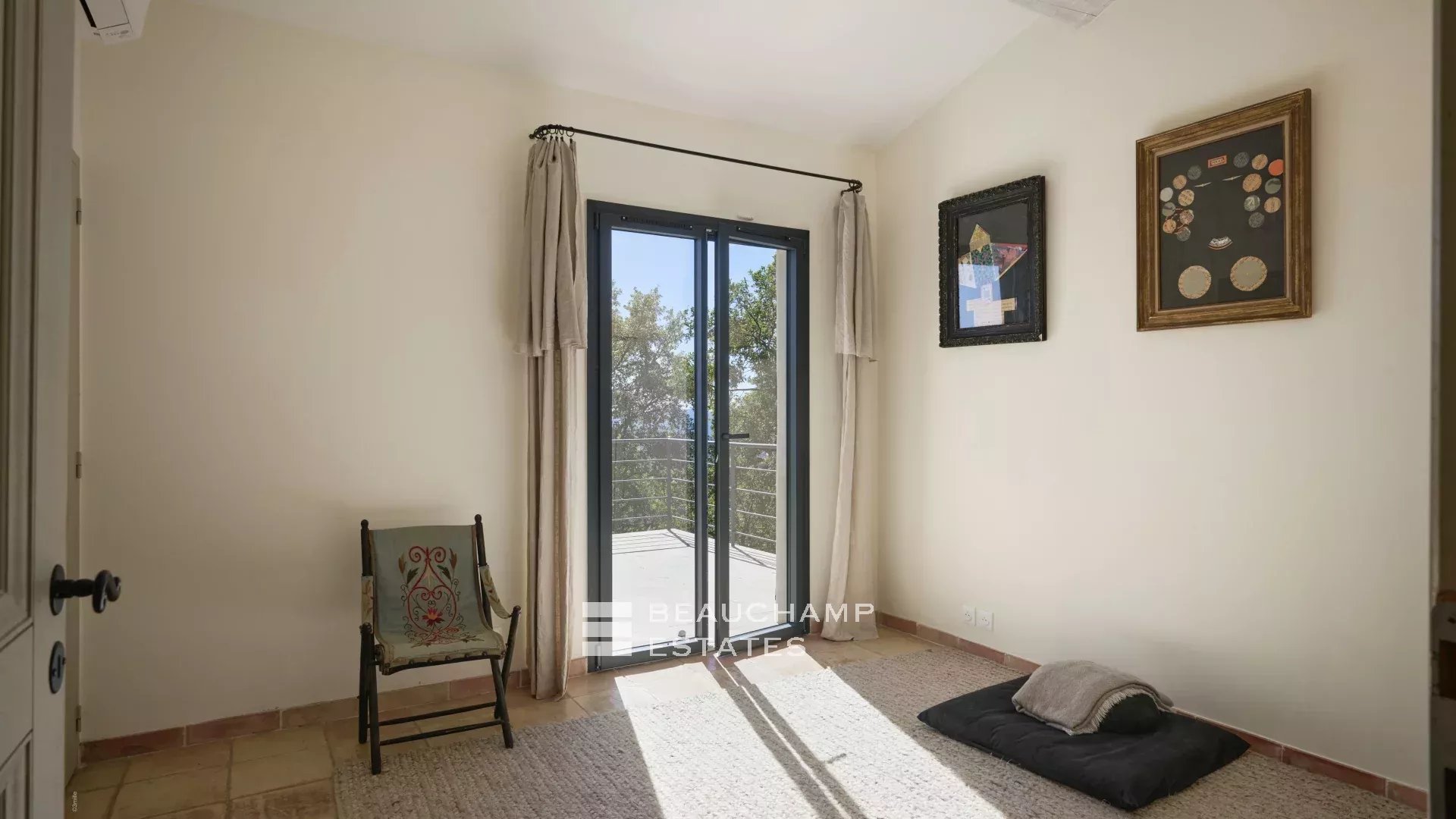 4-bedroom neo-Provençal villa in Châteauneuf-Grasse 4-bedroom neo-Provençal villa in Châteauneuf-Grasse