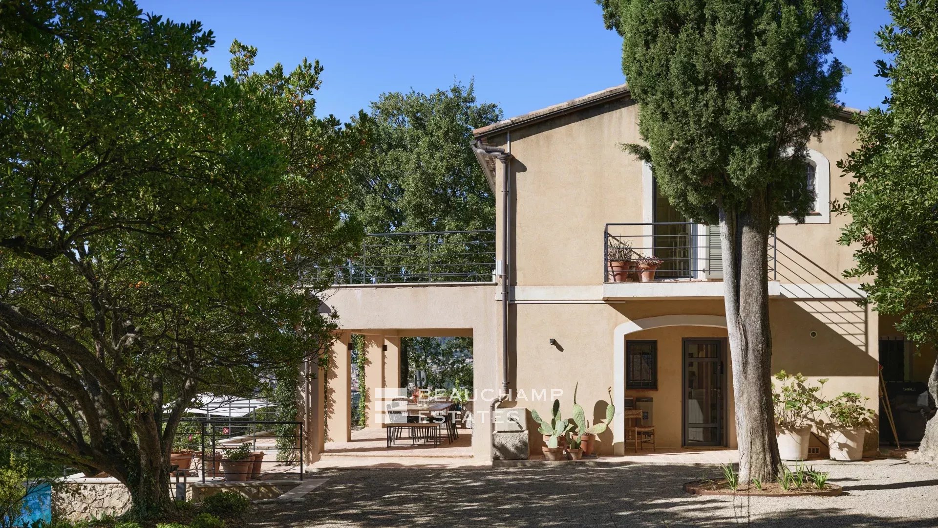 4-bedroom neo-Provençal villa in Châteauneuf-Grasse 4-bedroom neo-Provençal villa in Châteauneuf-Grasse
