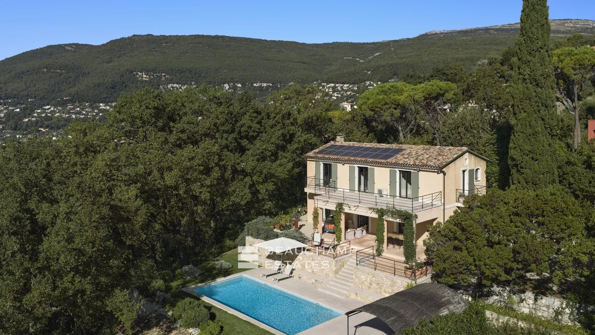 4-bedroom neo-Provençal villa in Châteauneuf-Grasse 4-bedroom neo-Provençal villa in Châteauneuf-Grasse