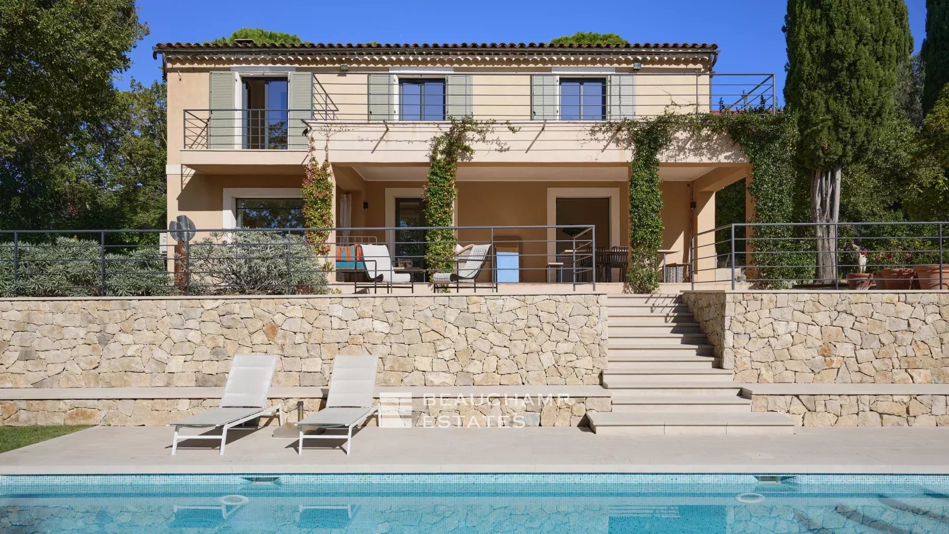 4-bedroom neo-Provençal villa in Châteauneuf-Grasse 4-bedroom neo-Provençal villa in Châteauneuf-Grasse