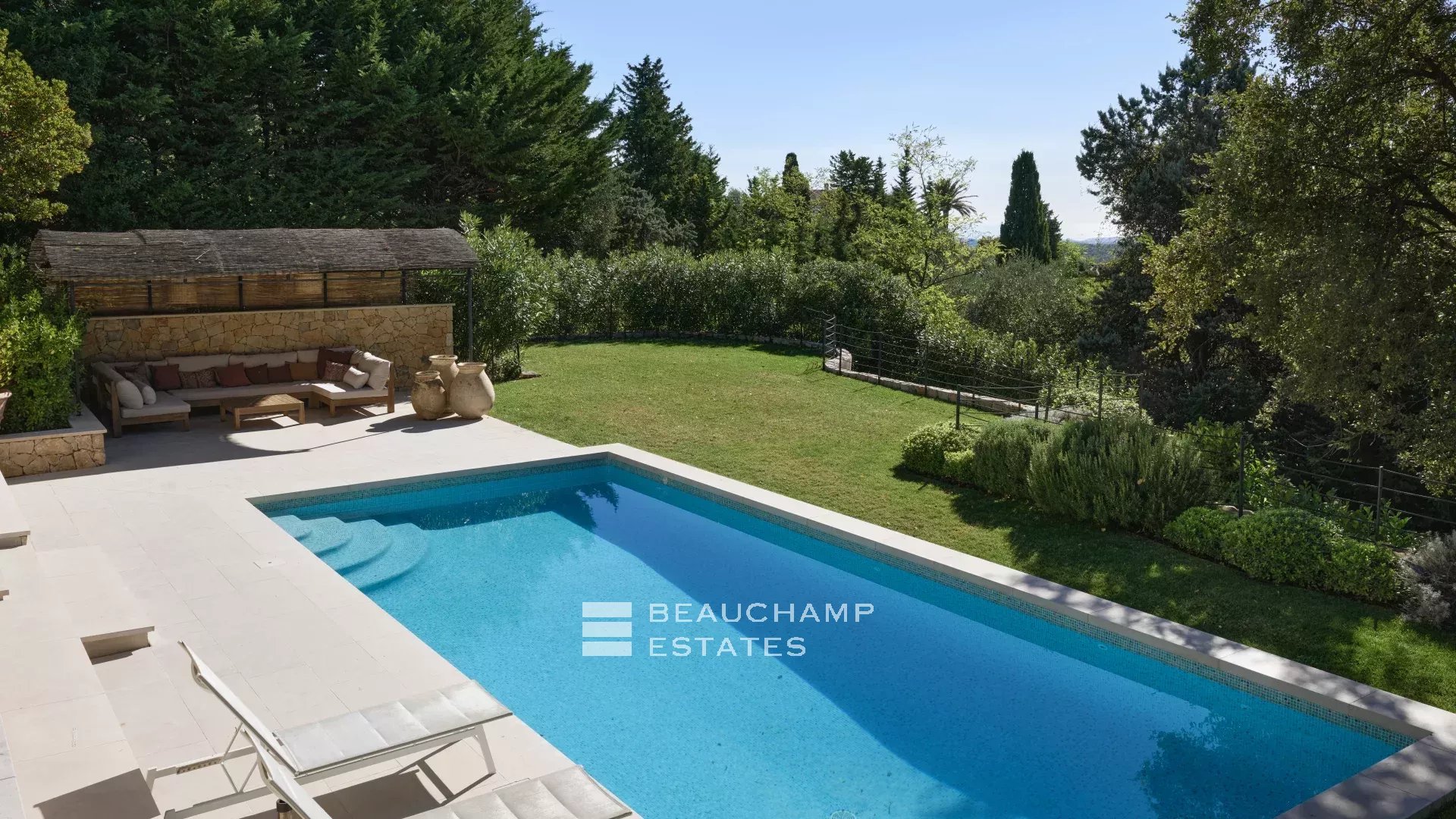 4-bedroom neo-Provençal villa in Châteauneuf-Grasse 4-bedroom neo-Provençal villa in Châteauneuf-Grasse