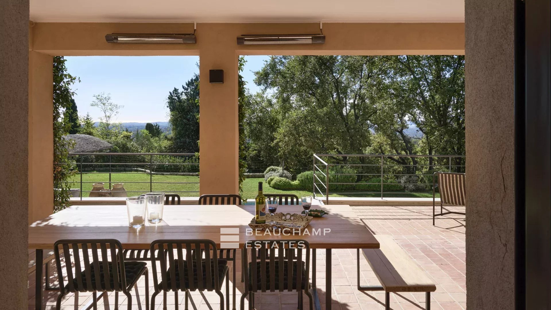 4-bedroom neo-Provençal villa in Châteauneuf-Grasse 4-bedroom neo-Provençal villa in Châteauneuf-Grasse