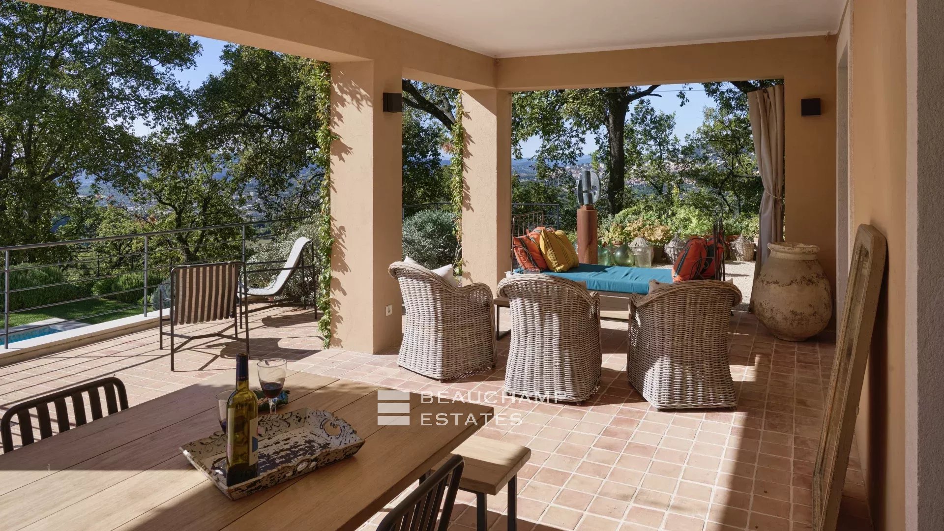 4-bedroom neo-Provençal villa in Châteauneuf-Grasse 4-bedroom neo-Provençal villa in Châteauneuf-Grasse