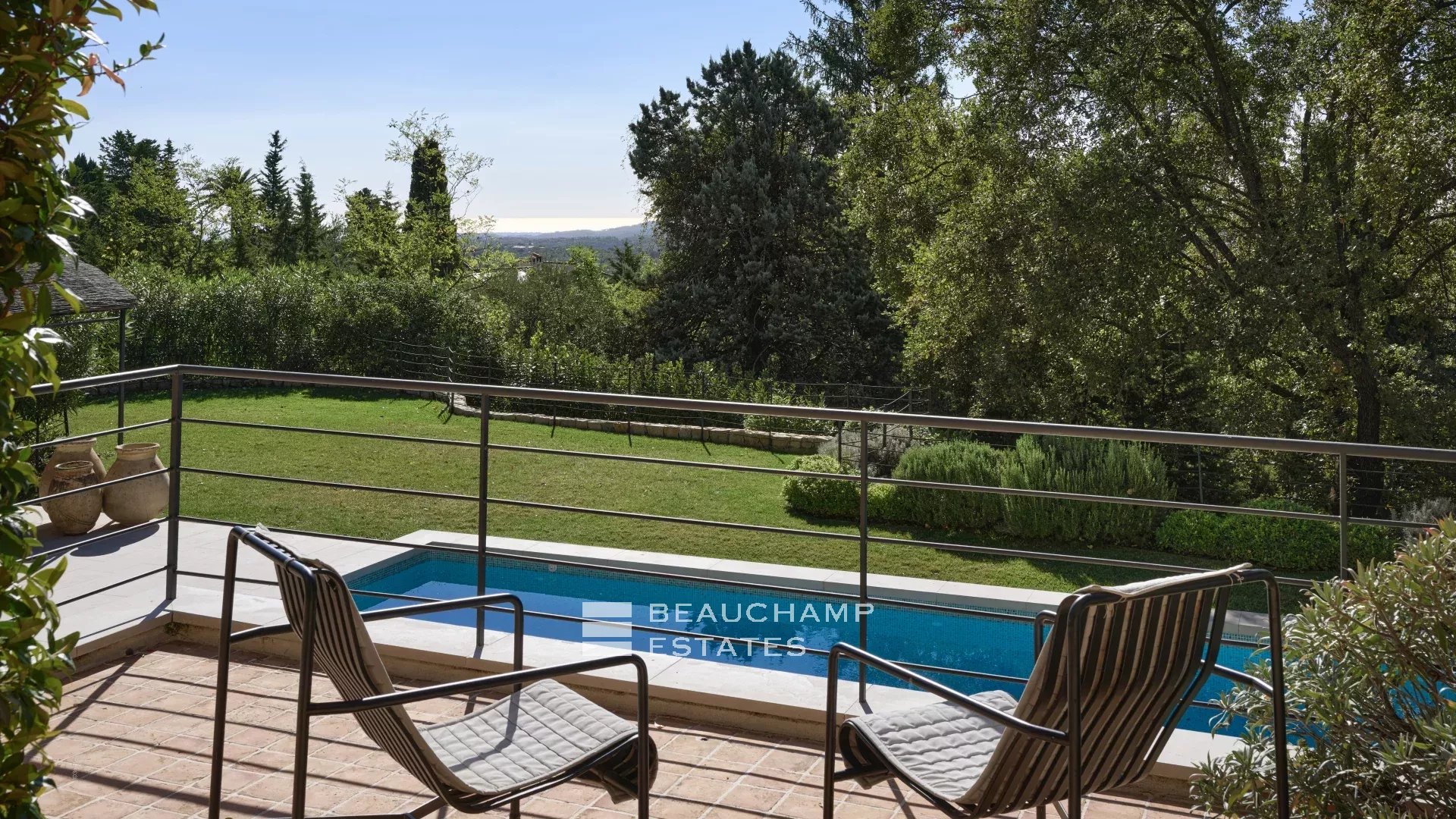 4-bedroom neo-Provençal villa in Châteauneuf-Grasse 4-bedroom neo-Provençal villa in Châteauneuf-Grasse