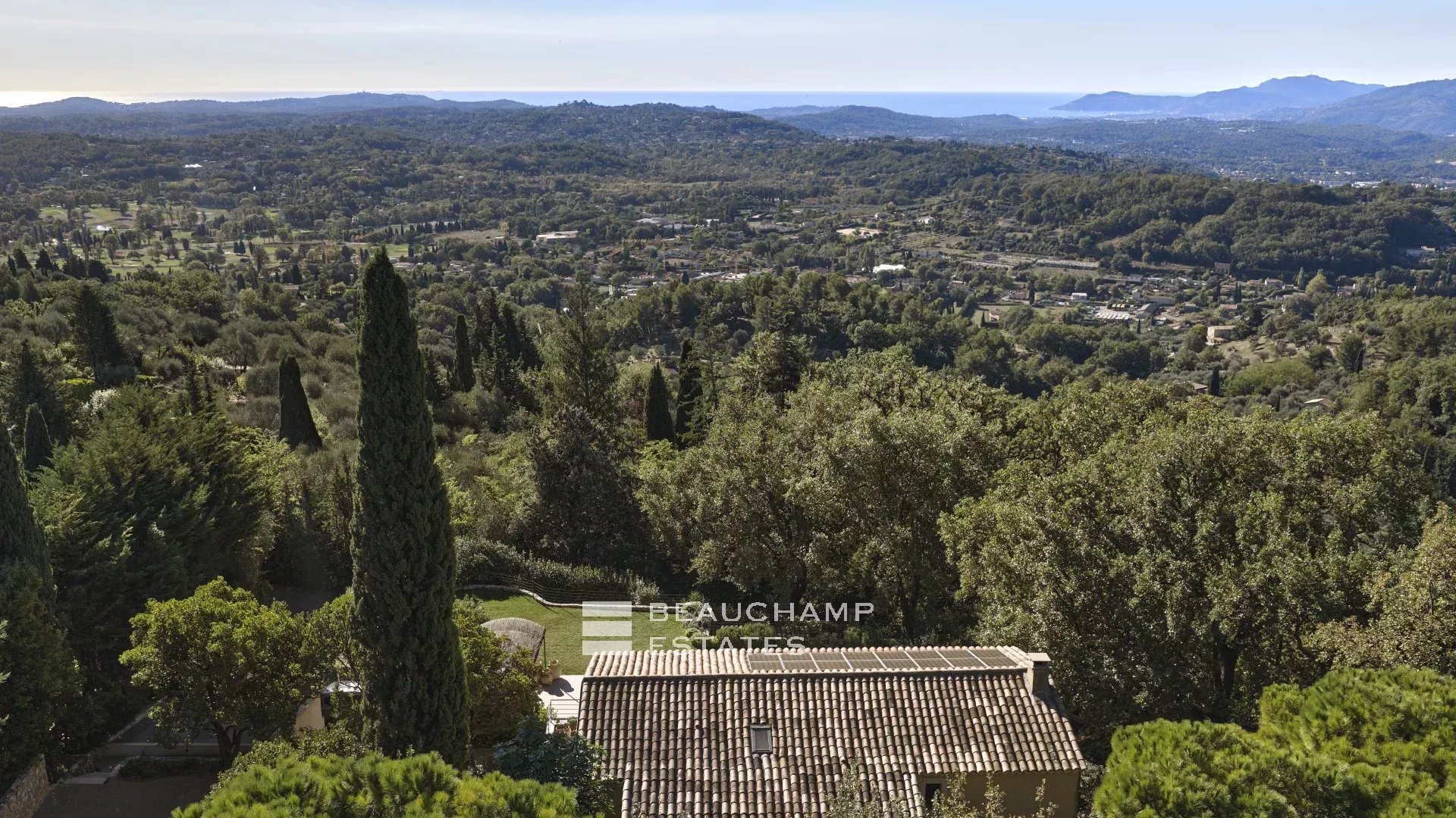 4-bedroom neo-Provençal villa in Châteauneuf-Grasse 4-bedroom neo-Provençal villa in Châteauneuf-Grasse