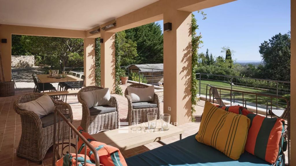 4-bedroom neo-Provençal villa in Châteauneuf-Grasse