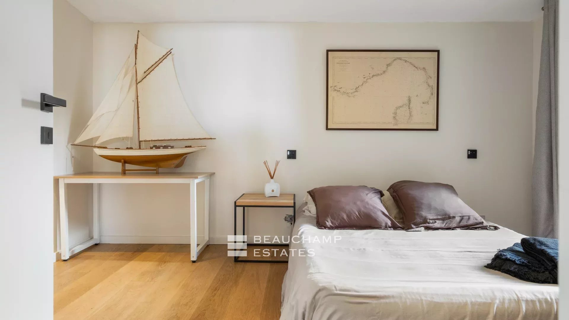 Villa néoprovençale de 4 chambres avec vue époustouflante sur la mer et les montagnes à Spéracèdes 4-bedroom neo-Provencal villa with breathtaking views of the sea and mountains in Spéracèdes