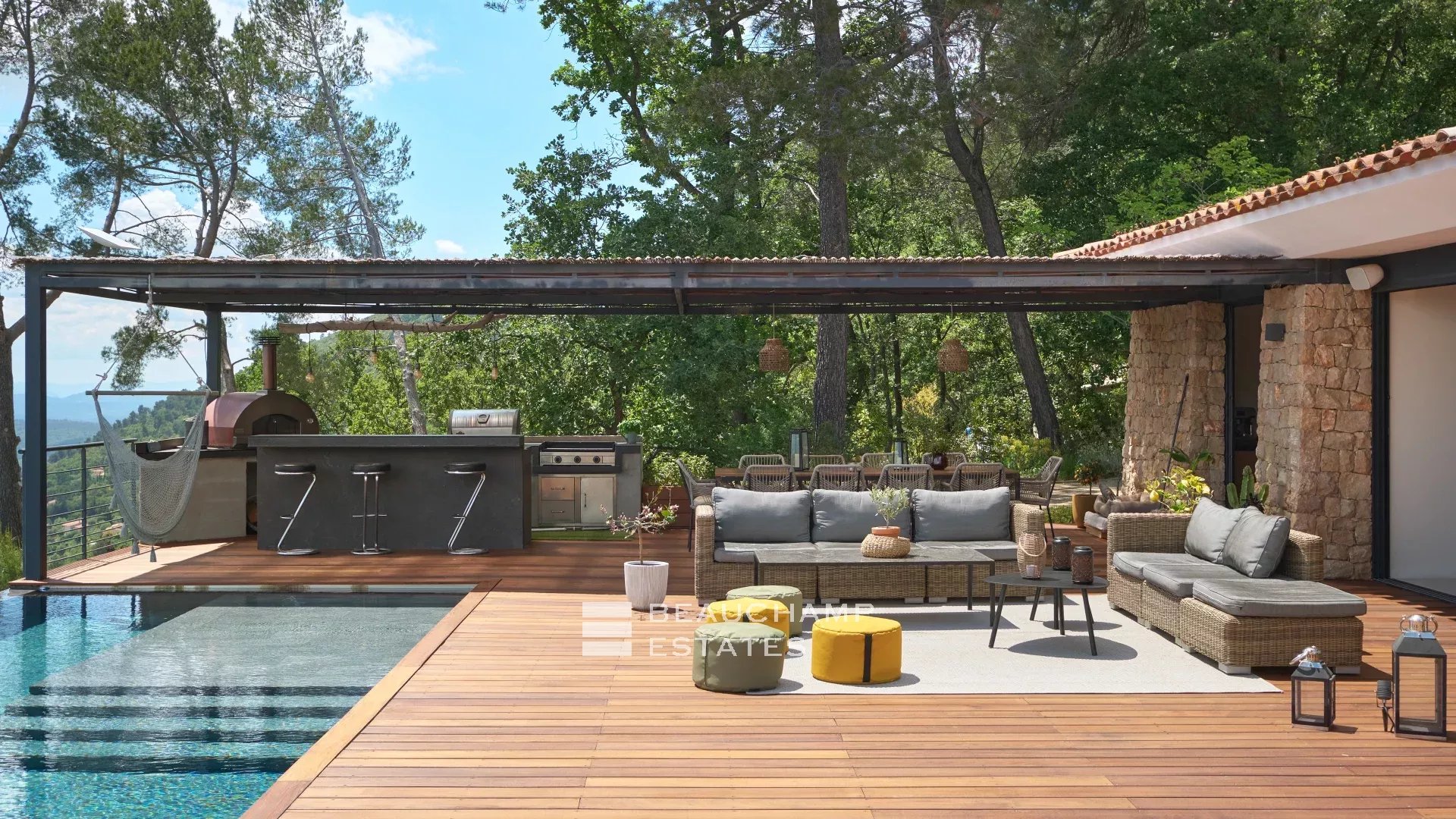 Villa néoprovençale de 4 chambres avec vue époustouflante sur la mer et les montagnes à Spéracèdes 4-bedroom neo-Provencal villa with breathtaking views of the sea and mountains in Spéracèdes