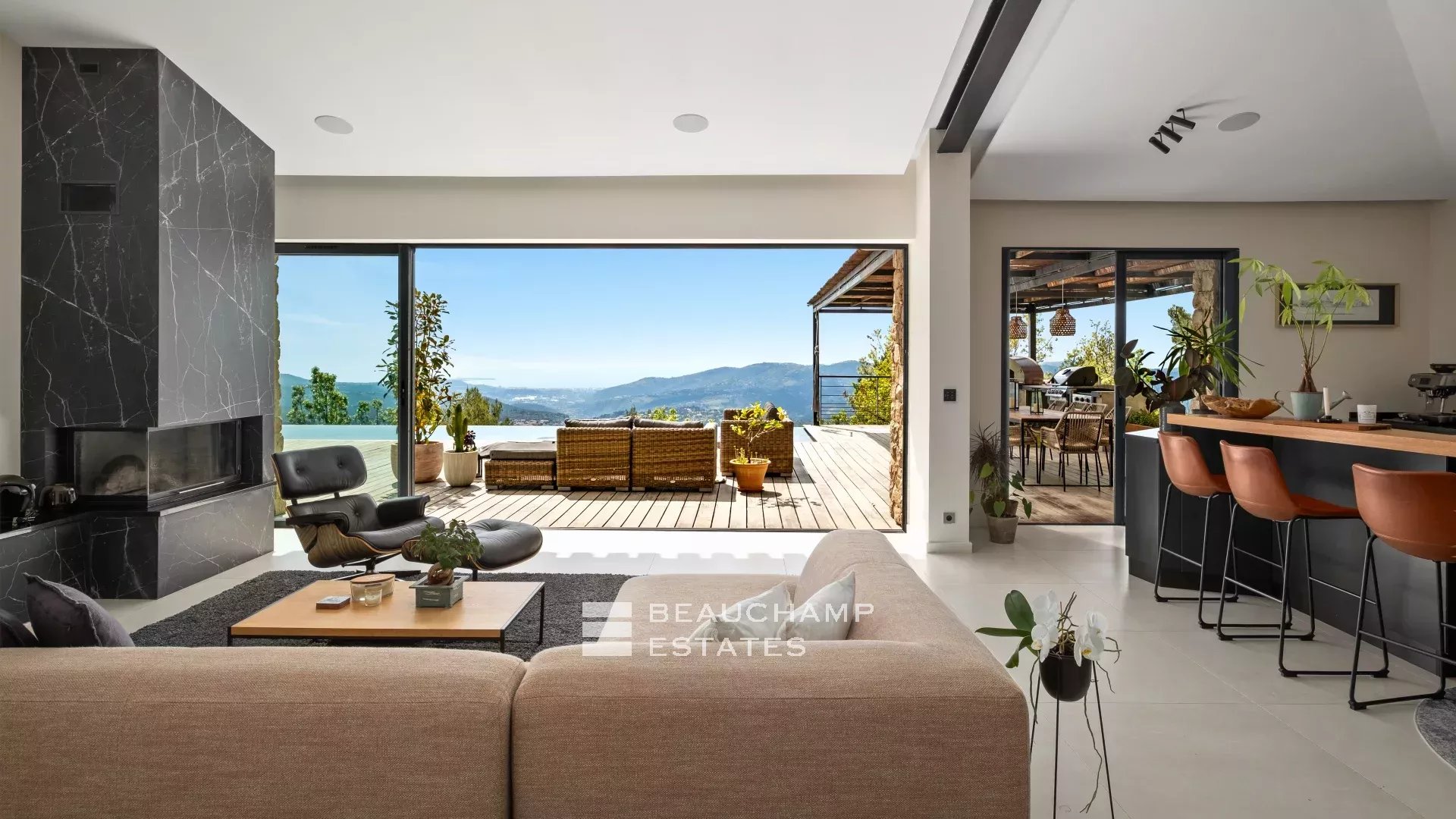 Villa néoprovençale de 4 chambres avec vue époustouflante sur la mer et les montagnes à Spéracèdes 4-bedroom neo-Provencal villa with breathtaking views of the sea and mountains in Spéracèdes