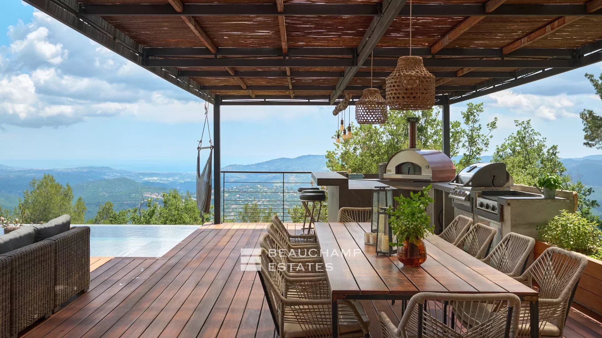 Villa néoprovençale de 4 chambres avec vue époustouflante sur la mer et les montagnes à Spéracèdes 4-bedroom neo-Provencal villa with breathtaking views of the sea and mountains in Spéracèdes