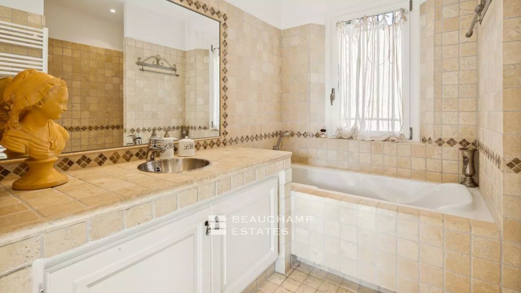 4-bedroom provençal villa with sea view – Grimaud