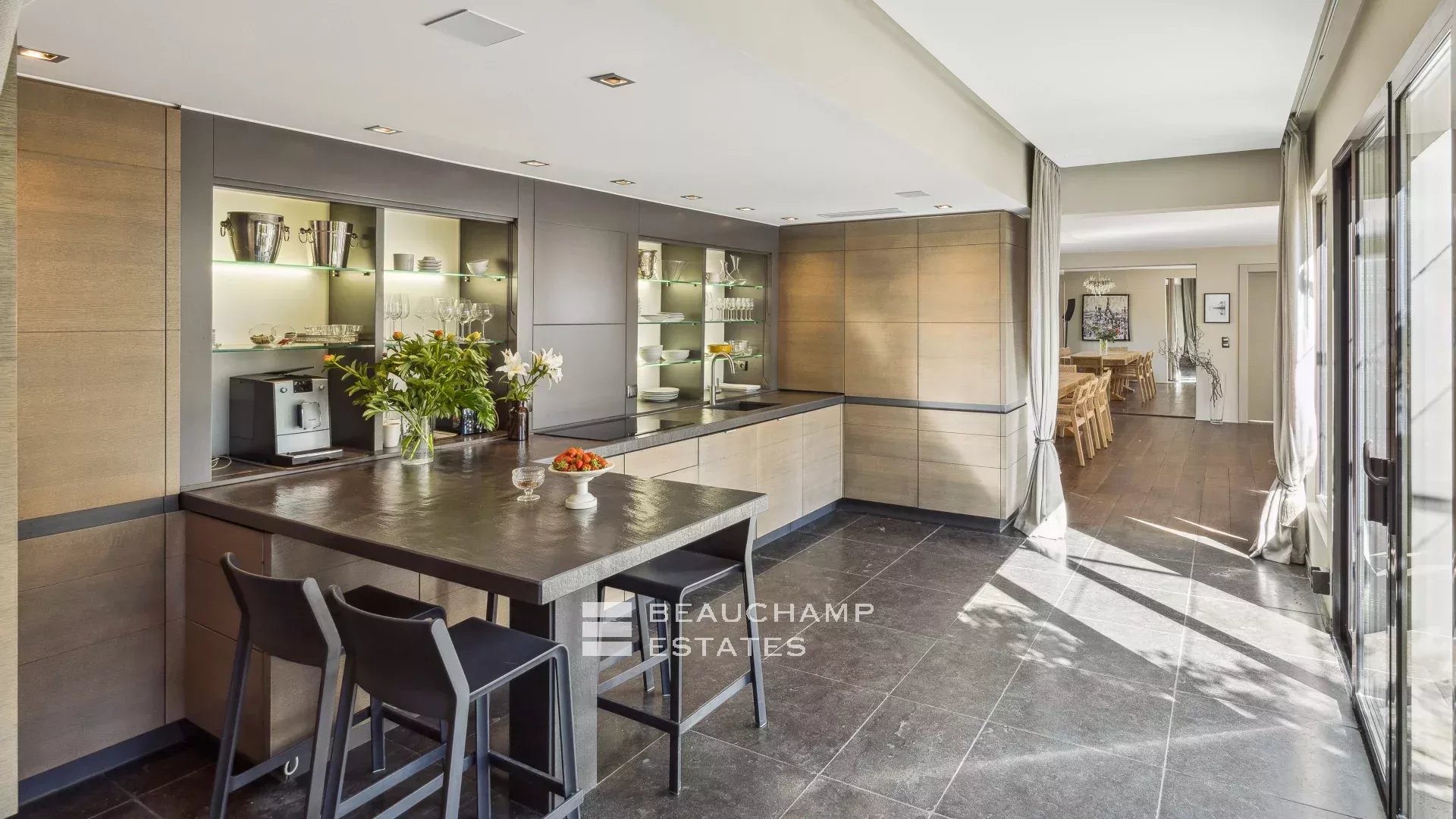 4-bedroom villa in the heart of a residential area of MouginsCharming 4 Bedroom Villa Holidays Mougins 4-bedroom villa in the heart of a residential area of MouginsCharming 4 Bedroom Villa Holidays Mougins