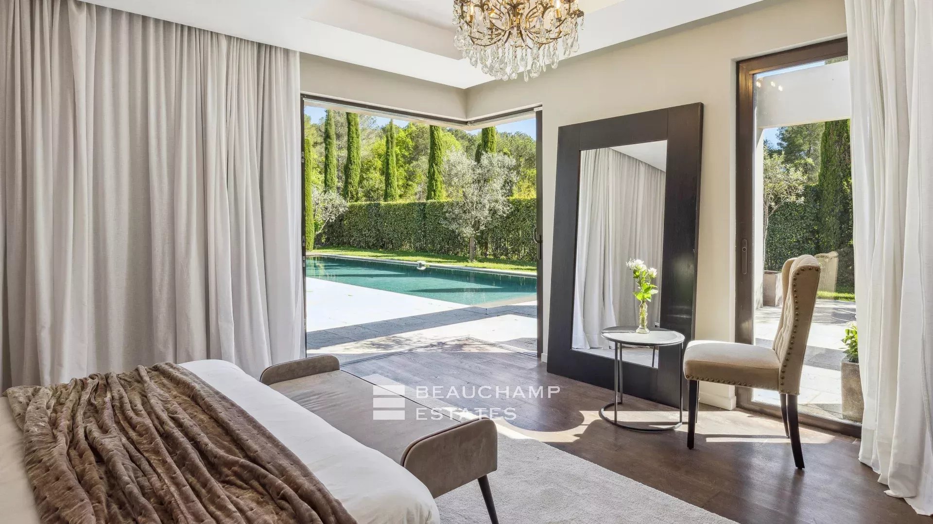 4-bedroom villa in the heart of a residential area of MouginsCharming 4 Bedroom Villa Holidays Mougins 4-bedroom villa in the heart of a residential area of MouginsCharming 4 Bedroom Villa Holidays Mougins
