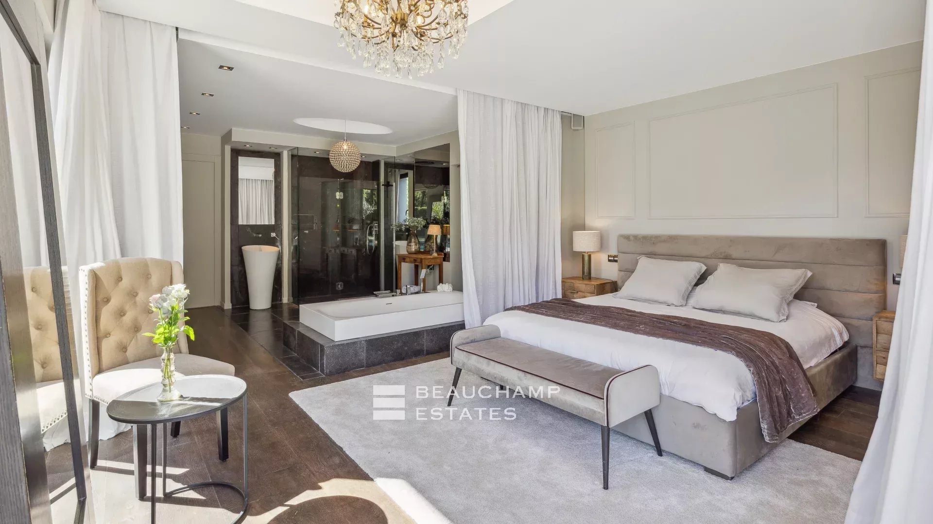 4-bedroom villa in the heart of a residential area of MouginsCharming 4 Bedroom Villa Holidays Mougins 4-bedroom villa in the heart of a residential area of MouginsCharming 4 Bedroom Villa Holidays Mougins